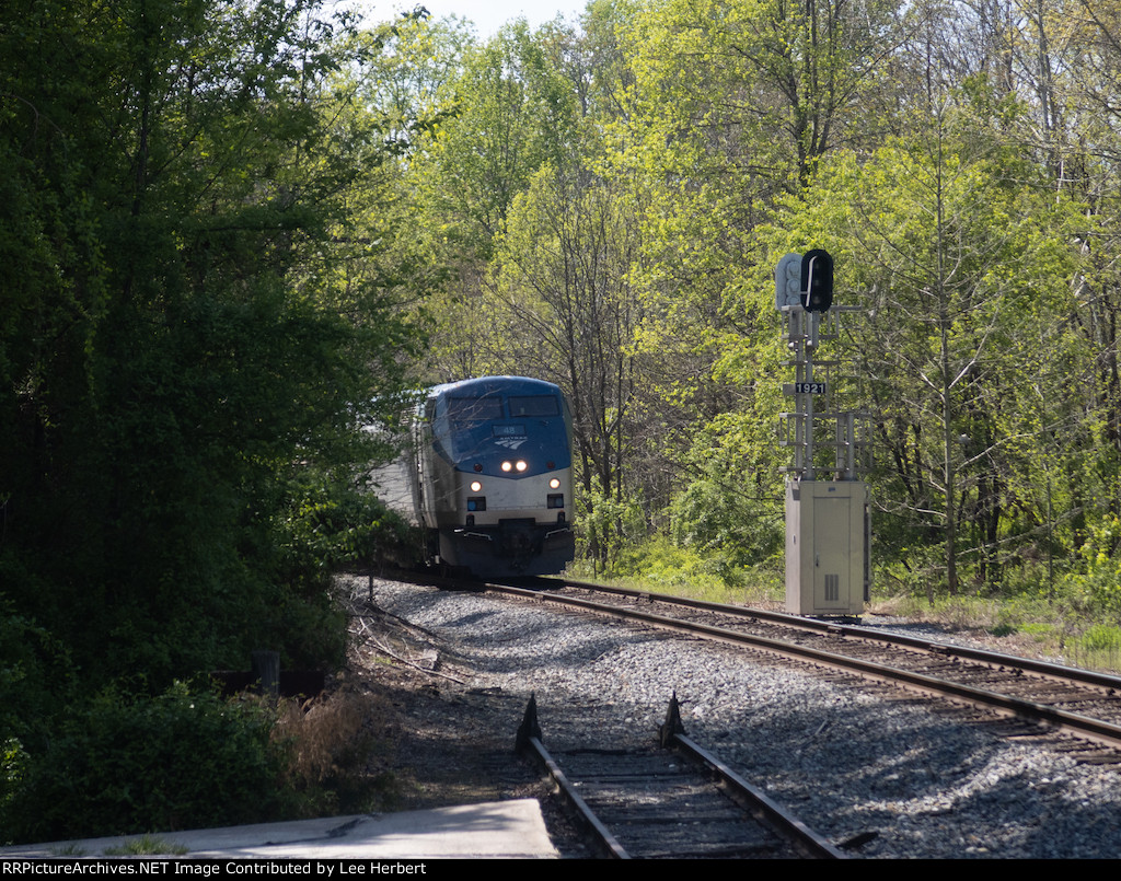 Amtrak 48 sneaking around the curve with the Cardinal